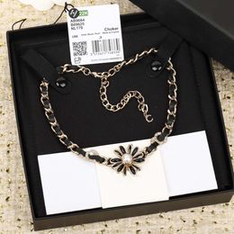 2022 Luxury quality Charm flower pendant necklace with black genuine leather and black enamel color have box stamp PS4392A