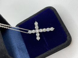 Pendant Necklaces S925 Sterling Silver Cross Necklace Shiny Super Zircon Simulation Diamond Fashion Religious Luxury Jewellery