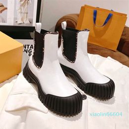 Autumn And Winter Thick Soled Ankle Boots Casual Fashion Solid Colour Combat Boot