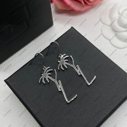 Designer Silver Stud Earrings For Women Luxurys Designers Love Gold Earring Fashion Classic Letter Pendant Pearl Earring 11162Z