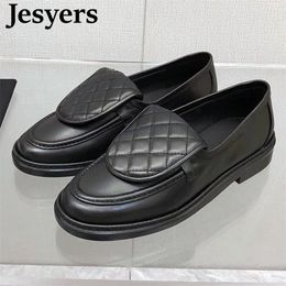 Dress Shoes Boots British Style Genuine Leather Flat Loafers Women Round Toe Schoolbag Buckle Deep Mouth Single Shoes Ladies Spring Walking 221116