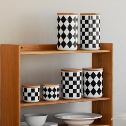 Storage Bottles Black And White Checkerboard Sealed Jar Wooden Lid Ceramic Candy Tea Seal Box Cereal Dispenser Kitchen Items