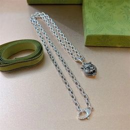 Lyxig GS älskar pärlhalsband Kvinnor Designer Design Saturn Beaded Pendant Ladies Diamond Mother-of Pearl Gift For Women's Engagement Jewelry