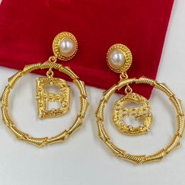 Purrings per orecchini a cerchio Orecchini di diamanti cristallini D Lettere Pendenti per perle bianche pendenti 18K Oro Anti Allergy Arergy Womens Clip Gioielli Regali der1 -11