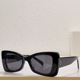 Sonnenbrille für Damen, Sonnenbrille mit Schmetterlingsrahmen, CL40236, Modedesigner-Brille, Kunstharzlinse, Polyacrylat, UV400-Schutz und Originalverpackung