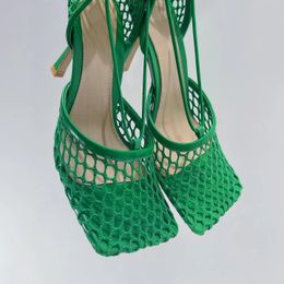 Новые летние женские сандалии с полою кристаллической сеткой из натуральной кожи с квадратным носком, модные сандалии на шпильке для подиума и вечеринки, дизайн на высоком каблуке, размеры 35-42