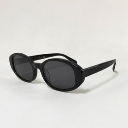 Черные серые овальные солнцезащитные очки Солнцезащитные очки 40212 Мини Женщины Летние солнечные оттенки UV400 Очератели с коробкой