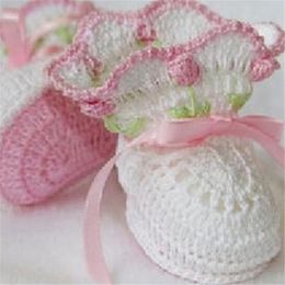 First Walkers High Quality Purely Manual Knitting Baby Shoes Big Petal Design Ribbon born Soft Cotton Yarn crochet boot 221117