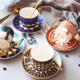 Cups Saucers English Vintage Coffee Cup Set Ceramic Luxury Art Creative Tea Eco Friendly Koffie Kopjes Breakfast Utensils EI50BD