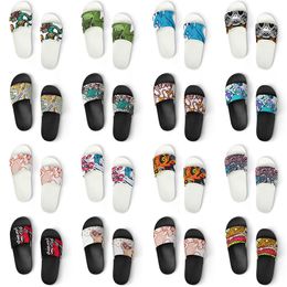 ARTOON Design Men Men Slippers personalizados Sapatos femininos Diy Word preto branco azul vermelho masculino wo s s