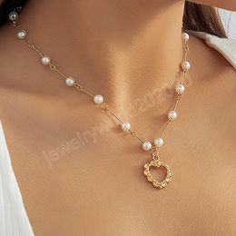 Vintage Hollow Heart Pendant Necklace Women's Simple Sweet Pearl Beaded Collar Necklaces Girls Fashion Bridal Jewelry