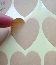 500PcsLot 3536cm Blank Kraft Heart Design Sticker Label Party Gift Seal Stickers Handmade Product Wedding Seal8237692