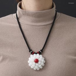 Pendant Necklaces Trendy Simple Hand Knitted Flower Necklace With Glass Agate Crystal Exquisite Adjustable Choker For Women Ornament