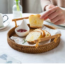 Storage Baskets Handwoven Rattan Tray With Wooden Handle Round Wicker Basket Bread Food Plate Fruit Cake Platter Dinner Serving 221118