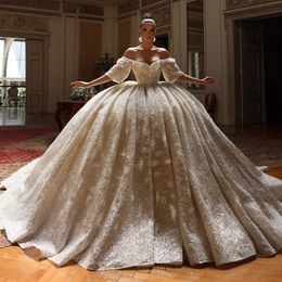 2023 Hela spetsbröllopsklänningar brudklänningar underbara Dubai bollklänning pärlor arabiska från axelkyrkan vestido de noiva wly935