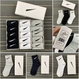 Mode Solid Sports Mens Socken klassischer Haken Schwarz -weißer grauer Basketball Schweiß absorbieren atmungsaktive Kurzboot -Socken Luxus Sportsocks