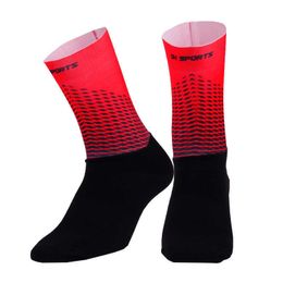 Sports Socks New High-tech Cycling Socks Women Anti Slip Bike Compression Sock Bicycle Outdoor Running Sports Socks Women's Small Size T221019