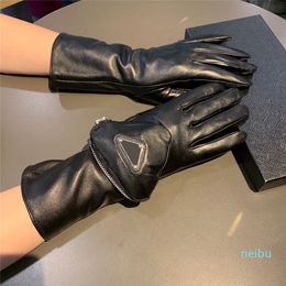 Gloves Designer Gloves Women Winter Warm Leather Mittens With Pocket Fashion Luxury Handschuhe Woman Glove Five Fingers Cashmere Mitts To