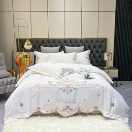 Conjunto de cama de algodão de algodão de cetim branco sofisticado Flores de luxo Bordadas de cor sólida de cor sólida Campa de edredom lençóis de linho de linho Têxteis caseiros queen rei tamanho