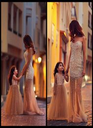 Mutter und Tochter passende Kleider Mermaid Tüll Perlen Abschlussball Kleid elegante lange formale Abendkleider Blumenmädchenkleider5377554