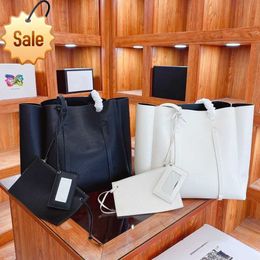 Women's Luxury Designer Handbags 2023 New Fashion All-in-one Messenger Bag Shopping Bag Multifunctional Black and White Tote Bags Factory Direct Sales