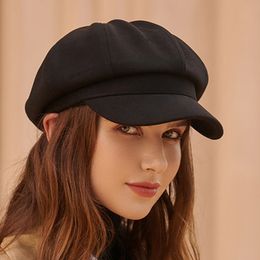 Womens Designer Beret Fashion Solid Colour Designer Dome Berets Caps Lady Outdoor Travel Autumn Winter Windproof Bonnet Hats