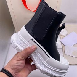 designer sandals Fashion autumn and winter black rain boots women's classicsneakers. Leather platform non-slip Chelsea running shoes Motorised women's running shoes