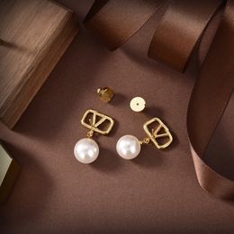 Earrings Designer For Women Stud Heart Shape Pearl Crystal Gold Double V Letter S Sier Jewelry Classic 10A