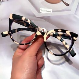 Sunglasses Frames Vintage Round Cat Eye Anti-blue Light Eyeglasses For Women New Fashion Brand Print Computer Glasses Frame Female Elegant Shades T2201114