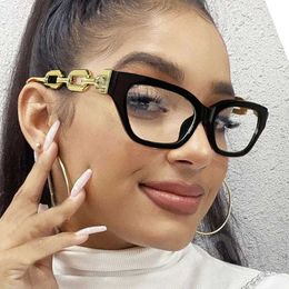 Sunglasses Frames Trendy Cat Eye Glasses Frame Women 2022 New Fashion Brand Chain Eyewear Frames Luxury Vintage Transparent Spectacle Frames T2201114