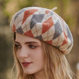 2022 nuovo stile berretto di lana di colore in collisione alla moda casual autunno e inverno calore addensare cappello da artista scozzese