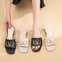 New Model Women's Slipper Summer New Summer Fashion Outdoor Sandals Trendy Chunky Heel Slippers