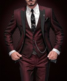 Mens Suits Blazers Arrival Black Lapel Groom Tuxedos Burgundy Men Wedding 3 PiecesJacketPantVestTietraje de novio par 221121