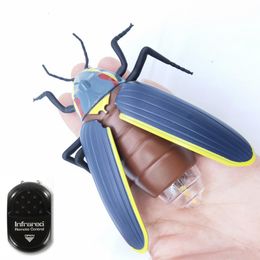 Electric RC Animals RC Animal Realistic Glowworm Remote Control Firefly Insect Vehicle Car Electric Scary Toy Halloween Pranks Joke Kids Adult Gifts 221122