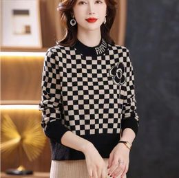 Designer Sweater Fabric Luxury Coat Women V-neck and Button Placket Long Sleeve Winter Oversize Airy Rib-knit