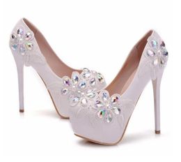 Fashion White Lace Crystal Wedding Wedding Shops Platform de dise￱adores de 45 cm de alto tac￳n 14 cm Pombras de zapatos de novia cerrados para la novia para la novia CH8225043