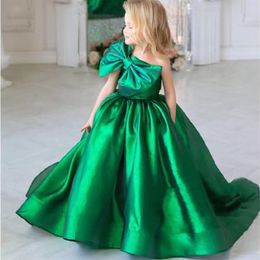 Green One Shoulder Kids Formal Dresses Emerald Green Satin Girls Christmas Birthaday Party Gown Bow Tie Puffy Skirt Toddler Pageant Dress