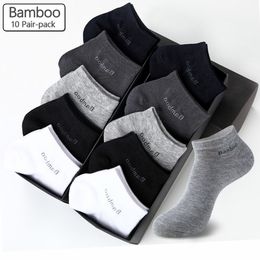 Мужские носки спортивные носки 10 пар упаковывают мужские бамбуковые волокно короткие высококачественные повседневные дышащие антибактериальные мужики Мужчины 221123