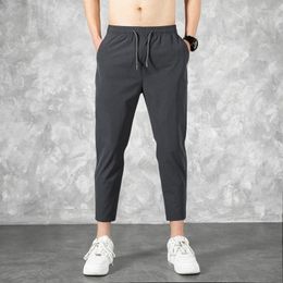 Pantaloni da uomo Seta di ghiaccio Pantaloni casual ad asciugatura rapida Uomo Versione coreana Sport larghi Piede piccolo Tendenza da uomo a 9 punti in estate