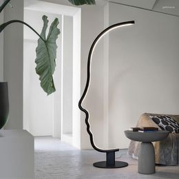 플로어 램프 이탈리아 페이스 아트 디자이너 램프 창조적 인 맞춤형 거실 소파 침실 연구 장식