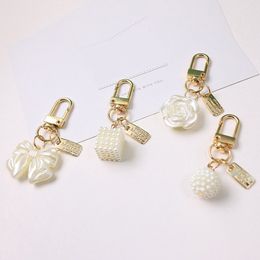 Rose Flower Keychain Luce di lusso decorativo decorativo cravatta a prua versatile tana perle topicino a ciondolo