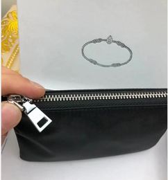 Luxury Designer key chain Nylon Canvas pouch Men Women Mini Wallets Keychains Black Zip pocket purse Lover Keychains Card holders 242x