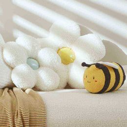 50Cm Kawaii Bee And Flowers Cuddle Cute Bee With Wings Filled Baby Dolls Beautiful Toy For ldren Sussen Birthday Gift J220729