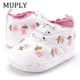 First Walkers Baby Girl Shoes White Lace Floral Embroidered Soft Prewalker Walking Toddler Kids Walker 221124