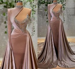 Plus Size Arabic Aso Ebi Luxurious Velvet Sexy Prom Dresses Beaded Crystals Evening Formal Party Second Reception Gowns