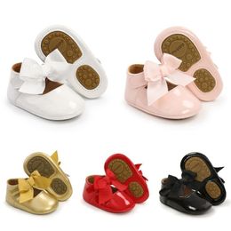 First Walkers born Baby Shoes Boy Girl Classic Bowknot Rubber Sole Antislip PU Dress Walker Toddler Crib 221124