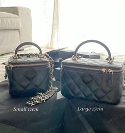 Excelente qualidade Caviar Lambskin Box Cosmetic Bag 17cm Classic Black Handle Zipper Women's Makeup Purse 11cm Laies Shoulder Chain Bags Designer Handbags with box