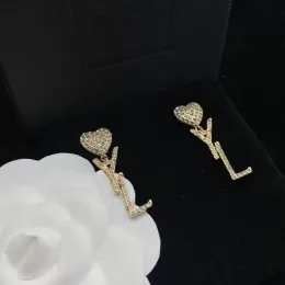 Designer Dangle Earrings For Womens Golden Heart Earring Stud Luxury Letter Jewellery Fashion Diamonds Earrings Hoop Earring Jewellry 2211244D