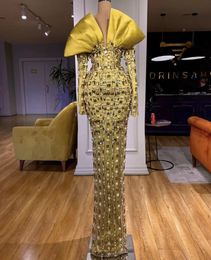 豪華なクリスタルビーズマルメイドウエディングドレス2022セクシーVネックプラスサイズスイープトレイン長袖アラビア語の女性のためのフォーマルイブニングパーティーガウンwly935