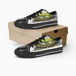 m￤n kvinnor diy anpassade skor l￥g topp canvas skateboard sneakers trippel svart anpassning uv tryck sport sneakers shizi 163-5